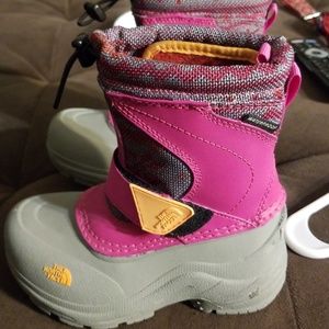 Snow boots